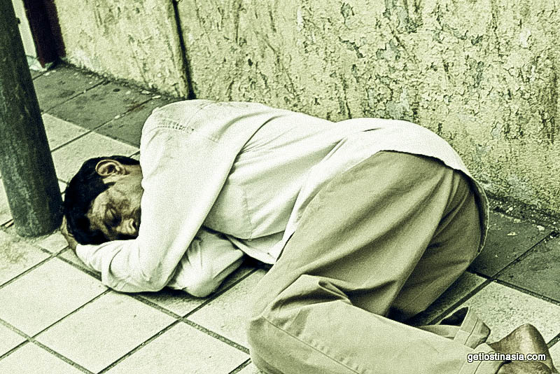 hobo sleep on street